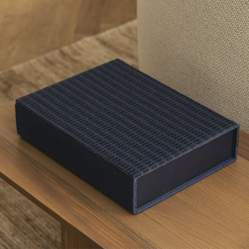 The Kelly Rutherford Limited Edition Medium Box by August Sandgren, featuring Danish design and crafted from high-quality woven wool by Kjellerup Væveri. This handcrafted storage solution, shown in a dark blue colour, elegantly combines functionality with refined aesthetics, reflecting Kelly Rutherford’s distinctive style in this exclusive Limited Edition Collection. Perfect for adding a sophisticated touch to any interior.